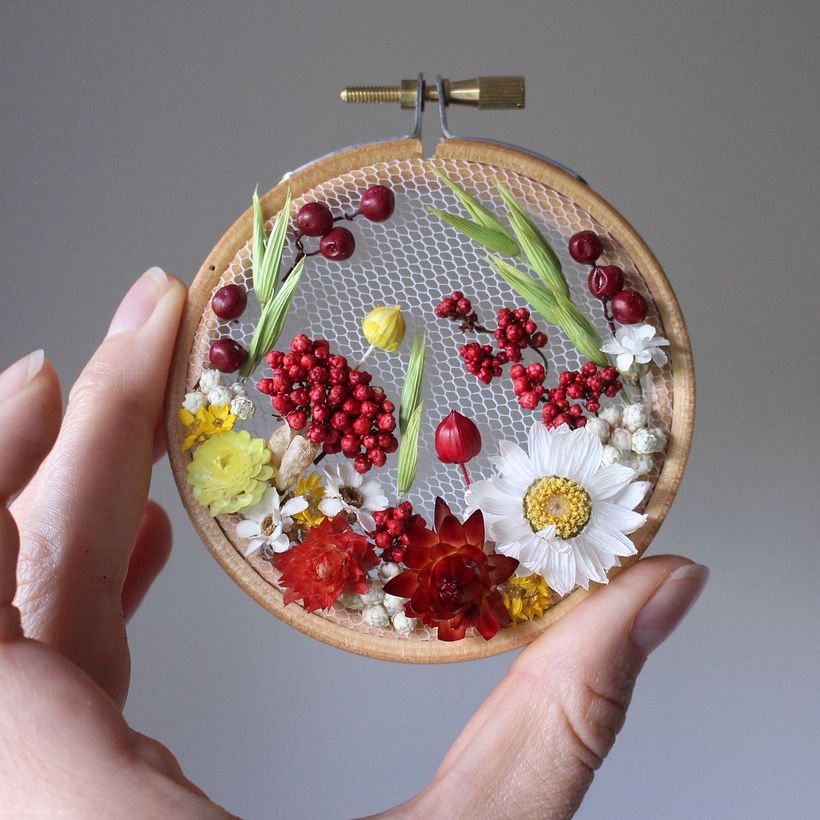 Mini flores en aros florales de tul 7