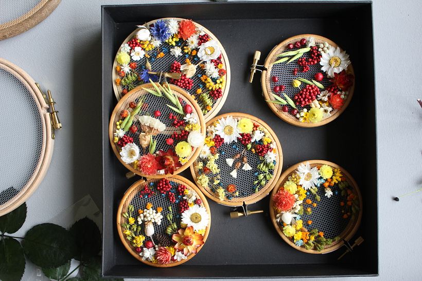 Mini flores en aros florales de tul 8