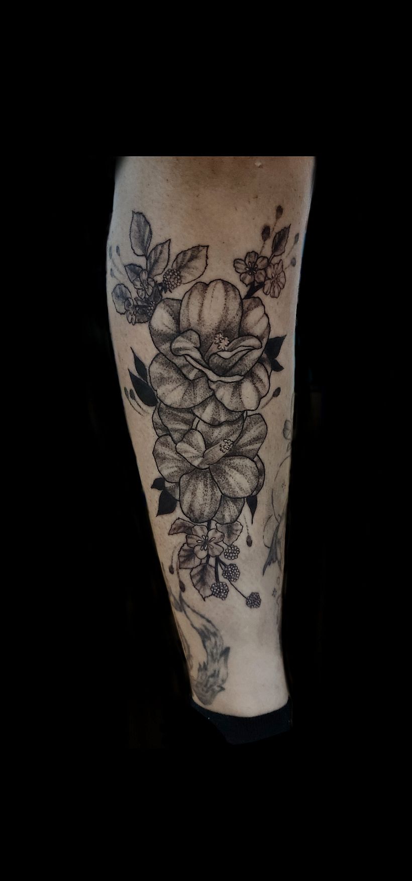 Mi Proyecto del curso: Tatuaje botánico con puntillismo 8