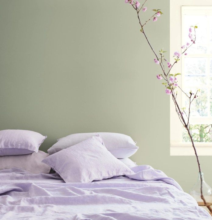 October Mist in a bedroom. Photo credit: Benjamin Moore
