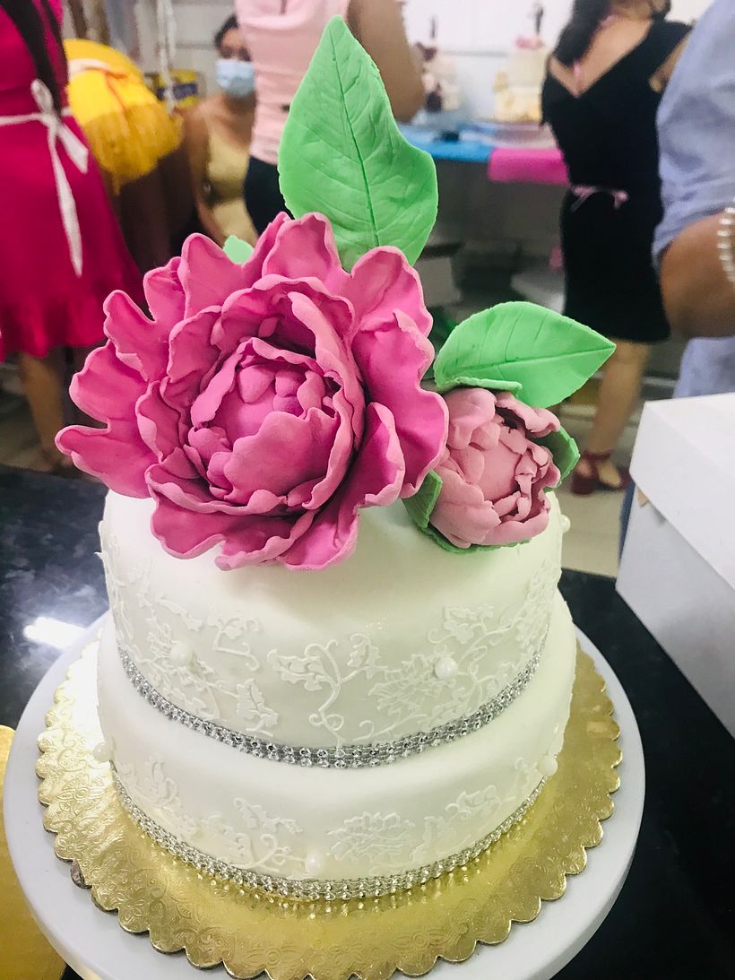Mi Proyecto del curso: Flores de azúcar para cake design 2