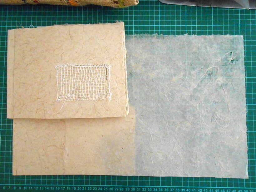 Libro cerrado, Papel de formio, el de menor gramaje se utilizó para unir los folios 