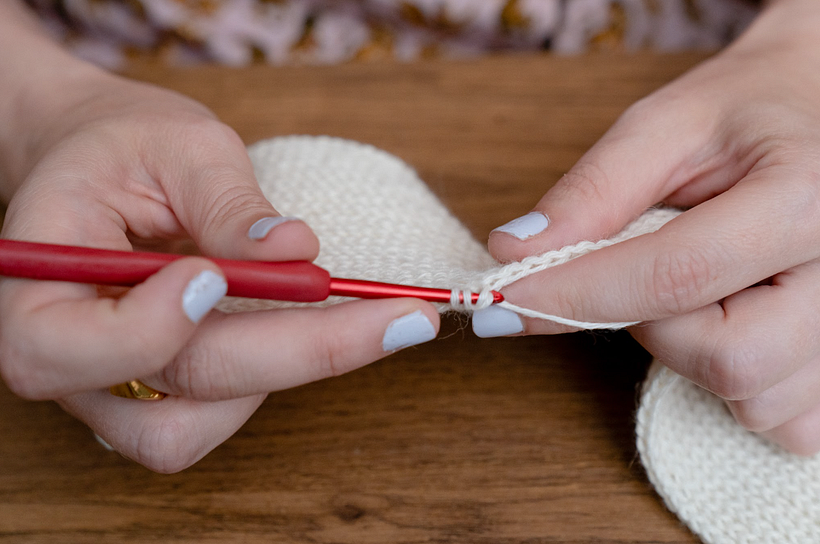 En el crochet, la aguja es una de las características distintivas de otras técnicas de bordado.