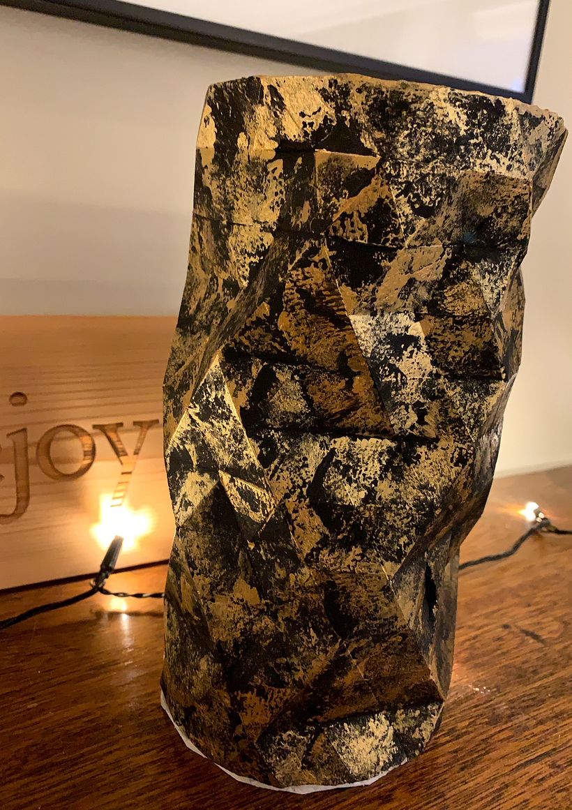 Black and gold vase 4
