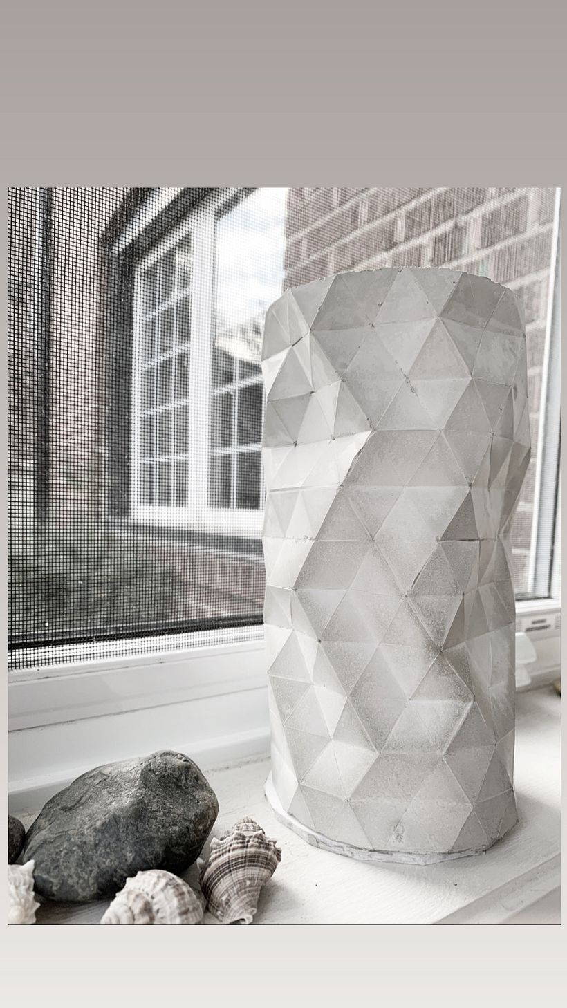 Black and gold vase 3