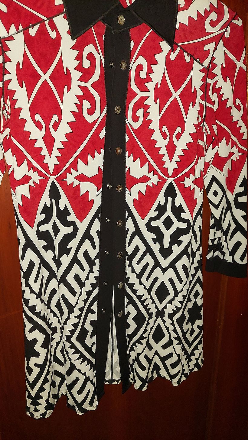 El diseño de esta blusa me inspiró para hacer un bolso wuayuu