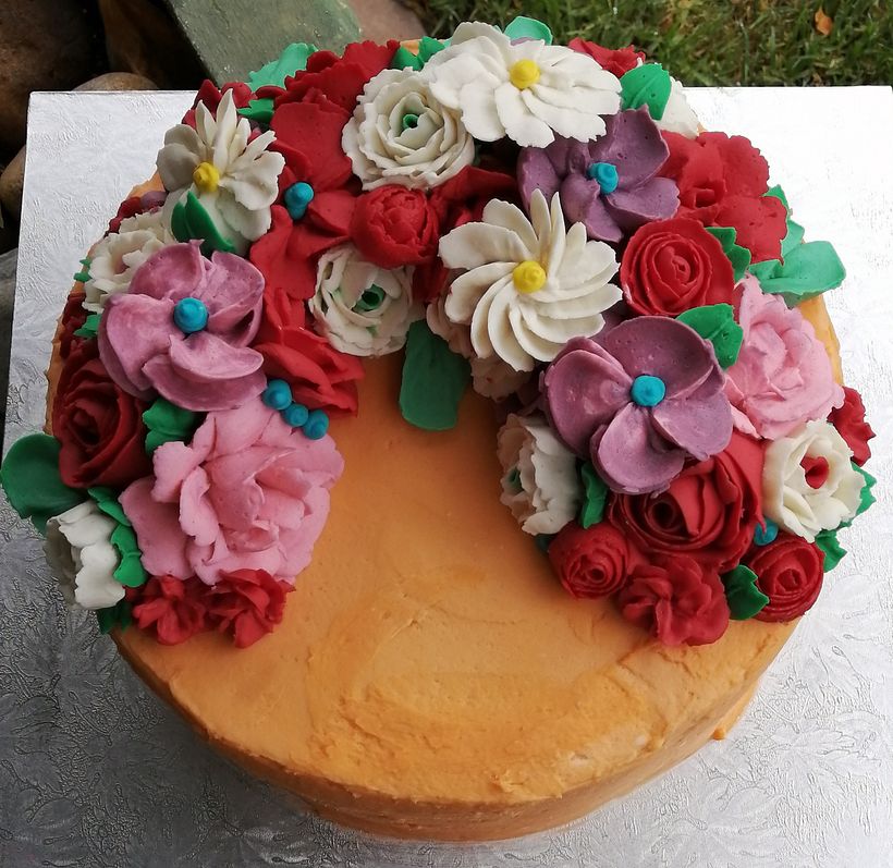My project in Decorative Buttercream Flowers for Cake Design course 1