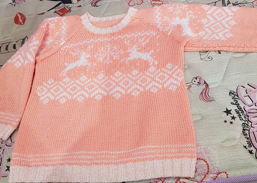 Prenda en punto jersey con dibujo en jaquard