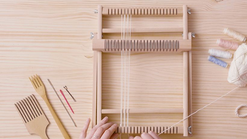 Warp your loom to a width of around 10cm.