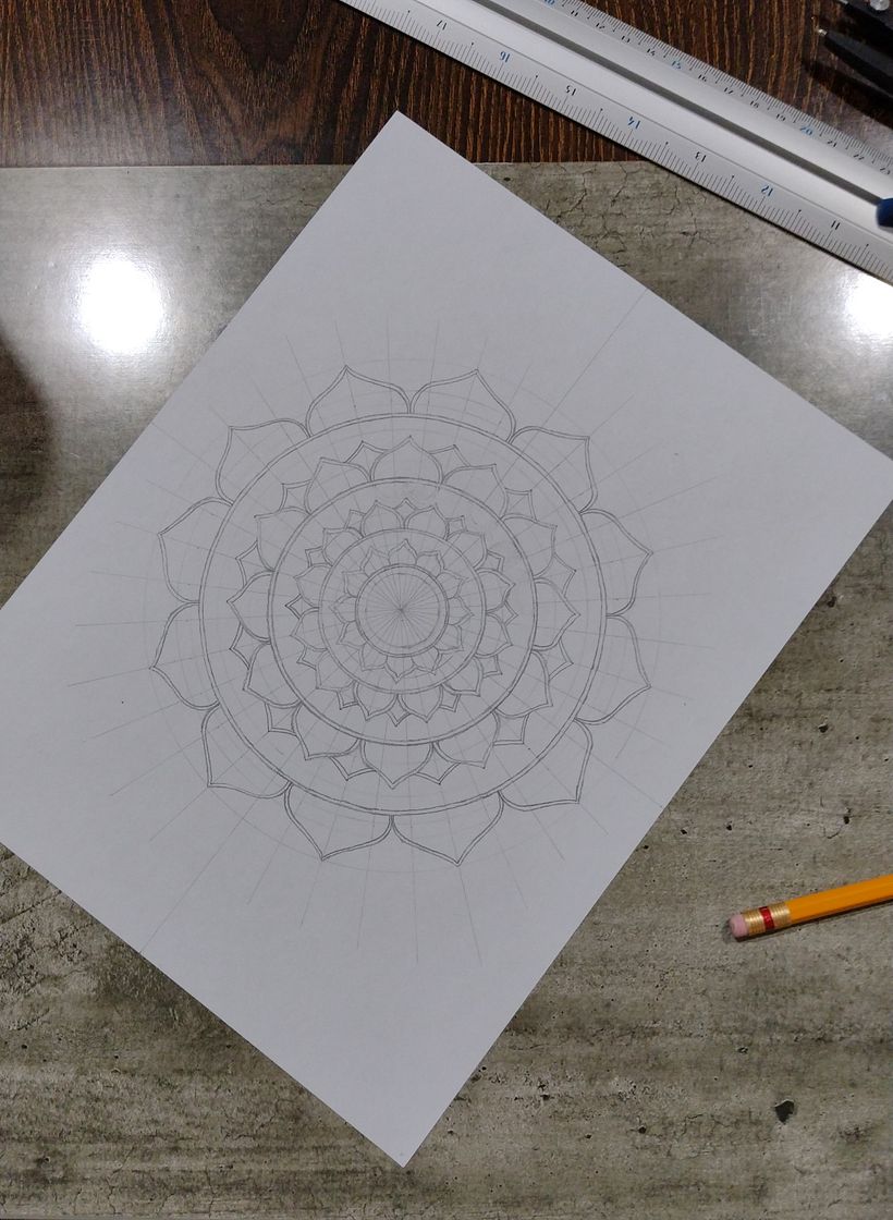 Llegar a este punto fue difícil porque yo sentía que tenía demasiados espacios vacíos e intenté dibujar formas que borré.