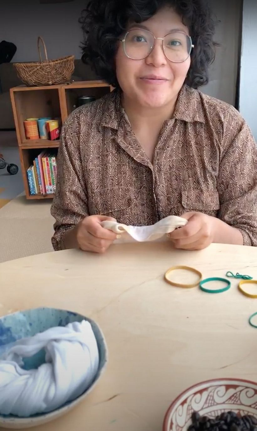 Färben von Kleidung mit einem Farbverlaufseffekt mit selbstgemachten Materialien 8