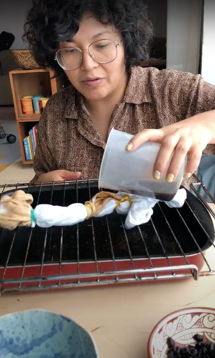 Färben von Kleidung mit einem Farbverlaufseffekt mit selbstgemachten Materialien 12