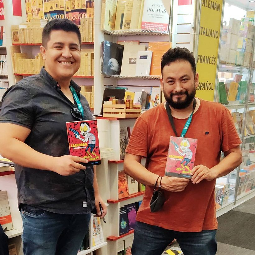 Junto a mi editor en México, durante la Feria Internacional del Libro de Guadalajara 2021.