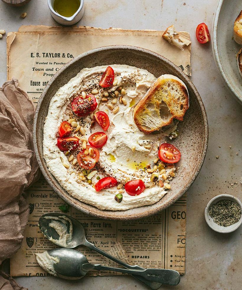This hummus is sprinkled with oil and seeds to add both motion and texture, guiding our eyes in a crescent shape.
