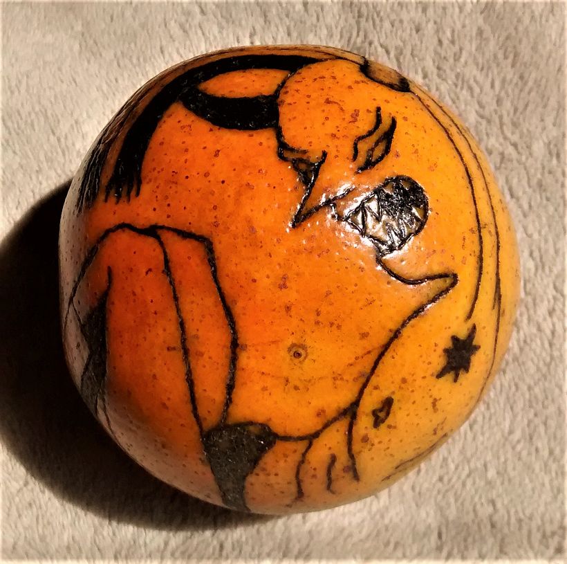 El demonio sobre la naranja, que abarca buena parte del material y no se ve del todo.
