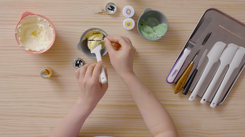 Use a toothpick to transfer the food coloring into the buttercream.