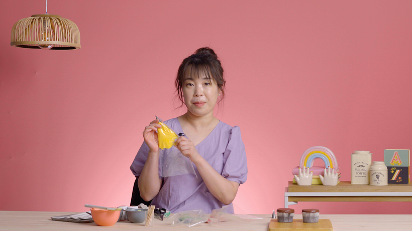 Fill each piping bag with an individual color.