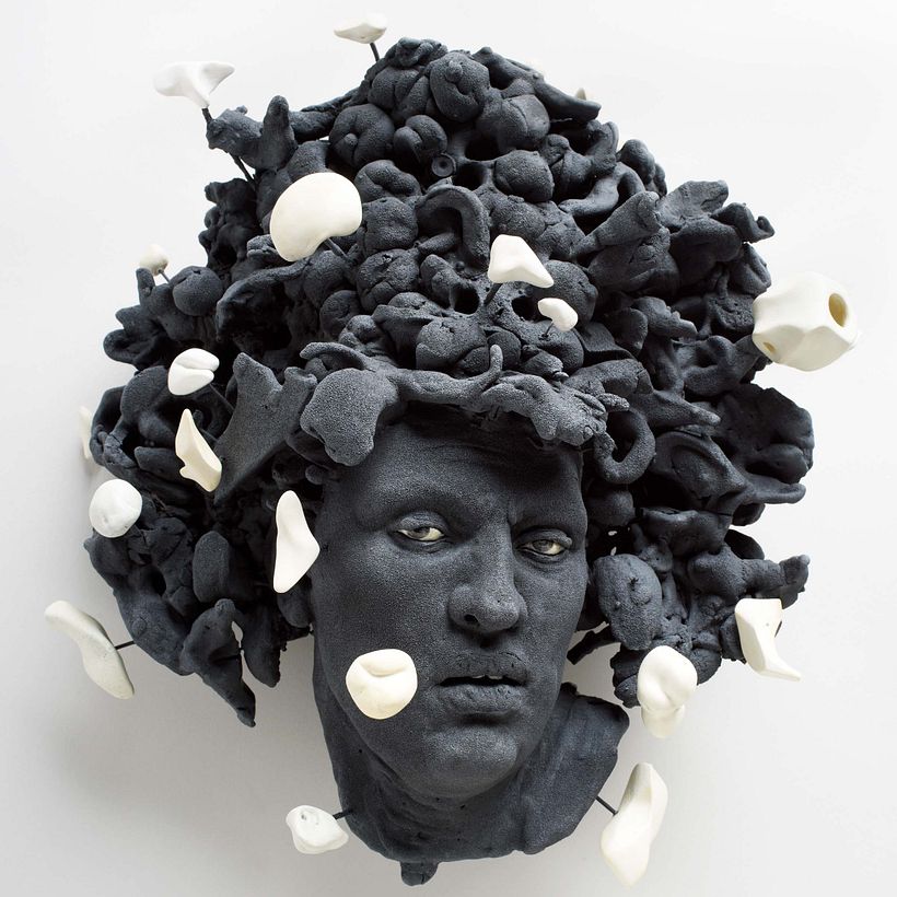 "Vestigios" ceramic, wire