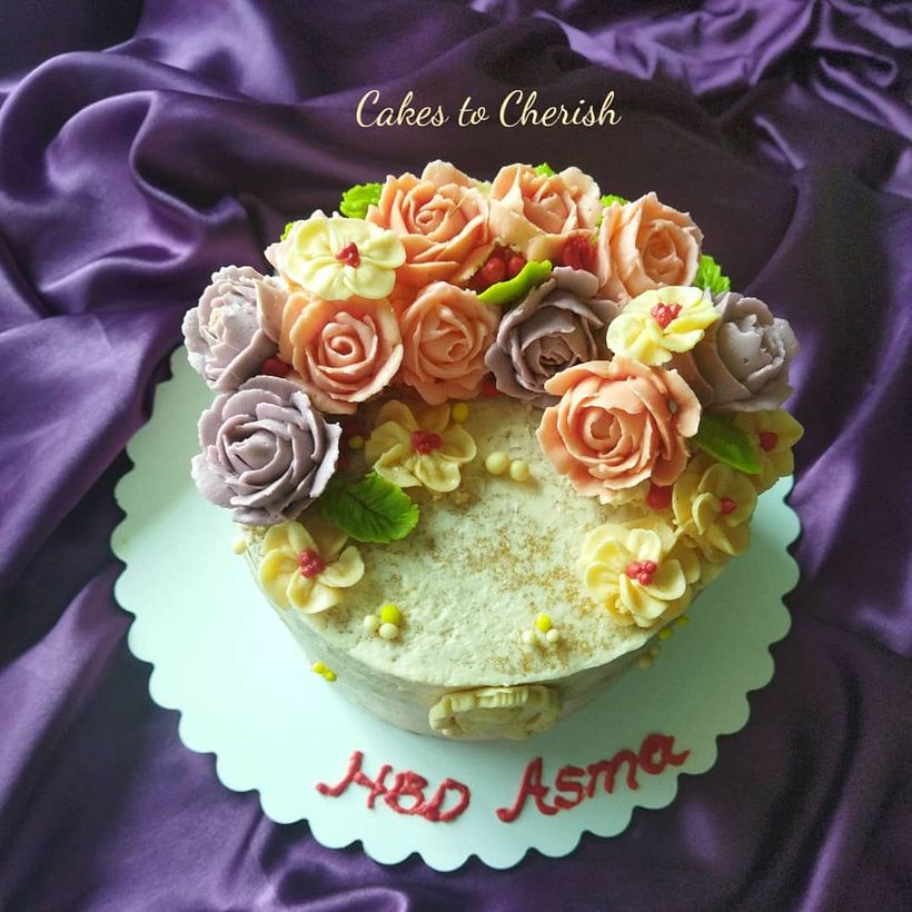 My project in Decorative Buttercream Flowers for Cake Design course 2