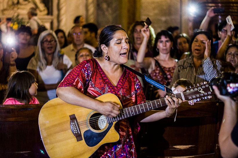 Fotografía del funeral del poeta chileno Nicanor Parra. 