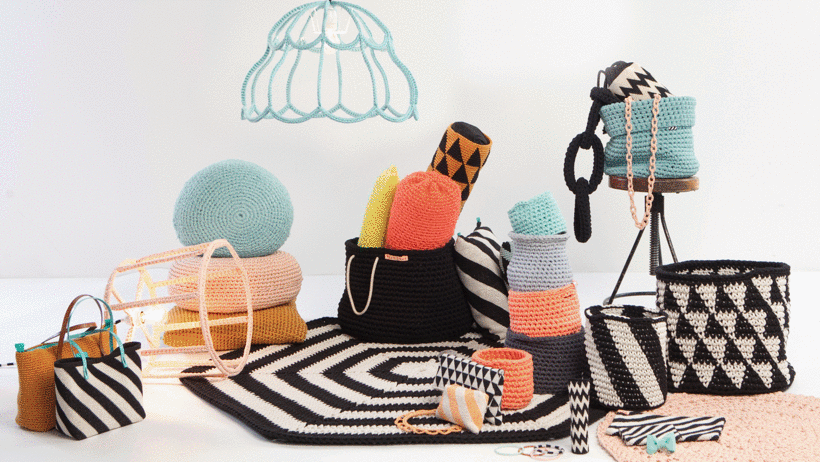 Molla Mills es una diseñadora crochet y autora originaria de Kurikka, Finlandia.