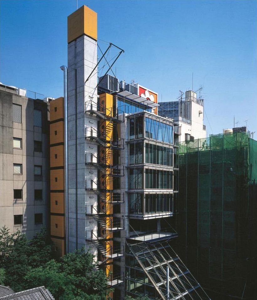 Bild: Kabuki-Cho Tower, Tokyo, via @rogersstirkharbour on Instagram