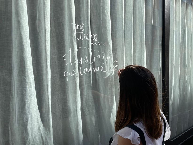 Decoración escaparate Cenas Adivina Home 7