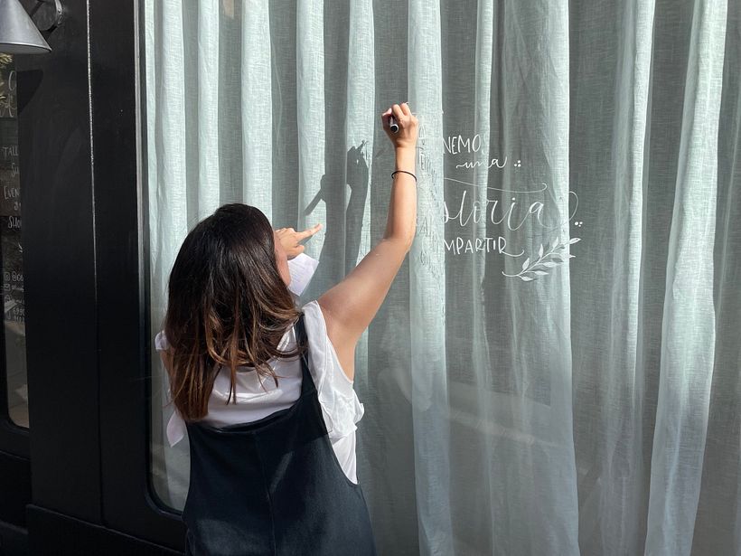 Decoración escaparate Cenas Adivina Home 8