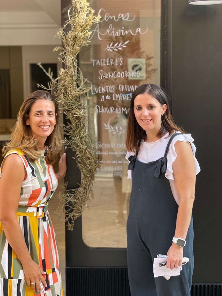 Decoración escaparate Cenas Adivina Home 11