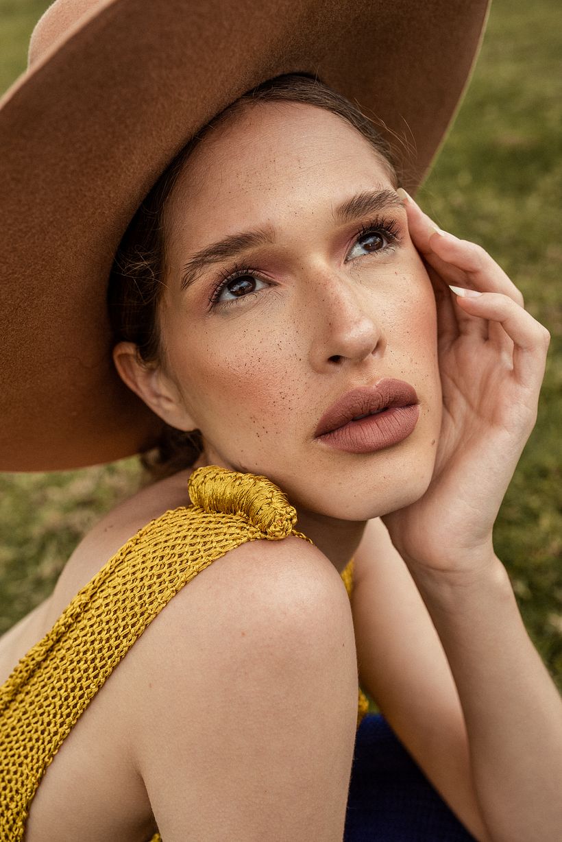 Ataraxia van Mulierr - PH. afgebeeld, M. Andre Behrens, H&M, Camimake -