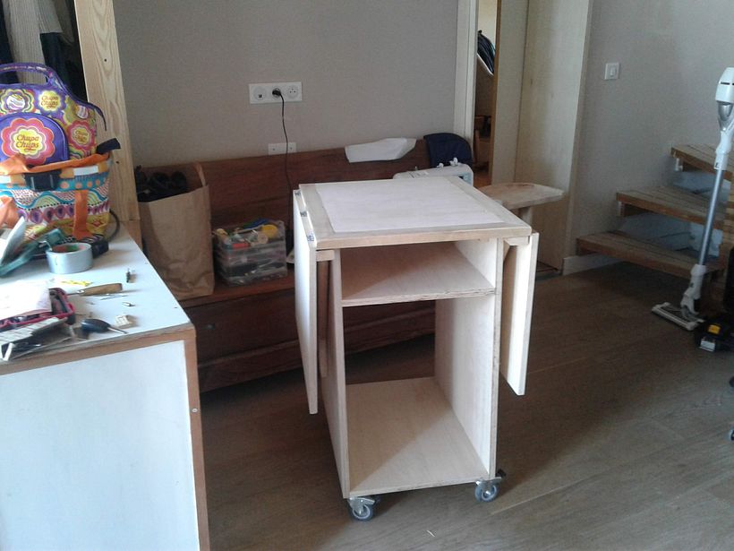 faire un  tabouret pour coudre sur cette table 