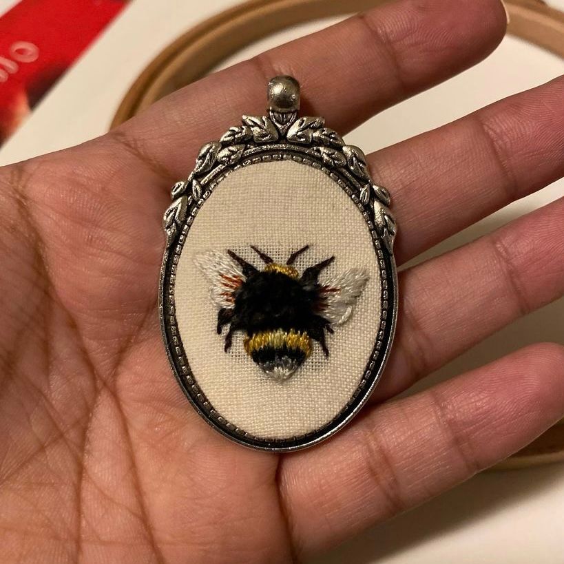 Bee 🐝 