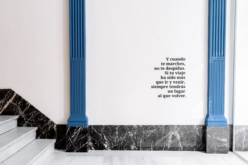 La narrativa de marca, presente en la entrada del hotel