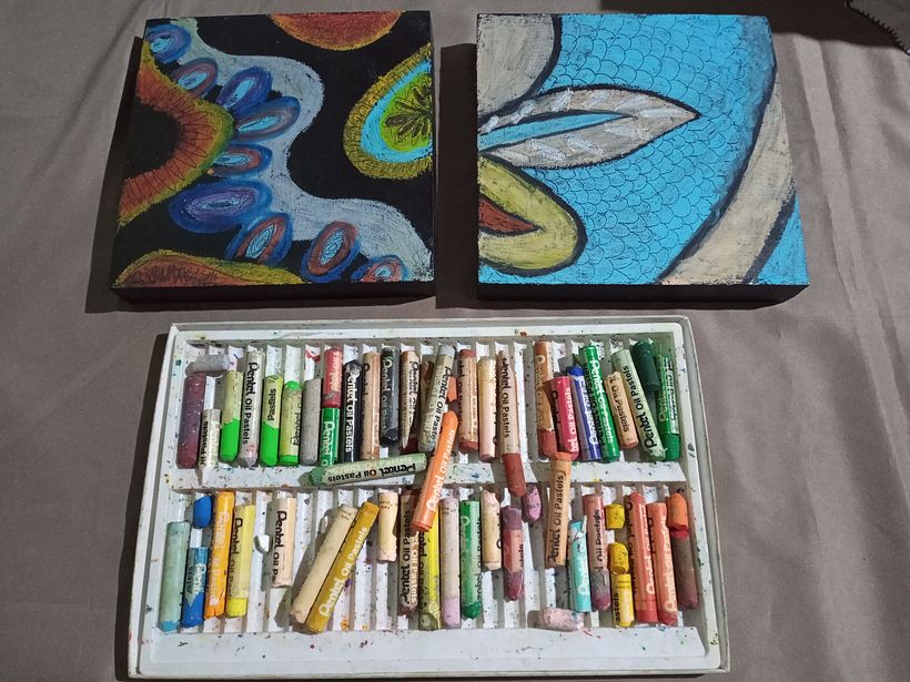 Pastel á óleo adoro desenhar em papel e também em MDF que proporciona uma textura super legal