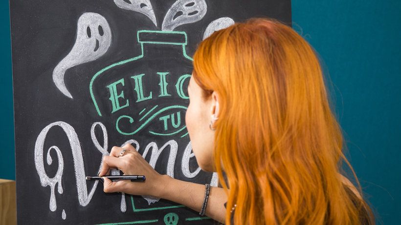 Diseño de lettering sobre pizarra creado por Paola Vecco.