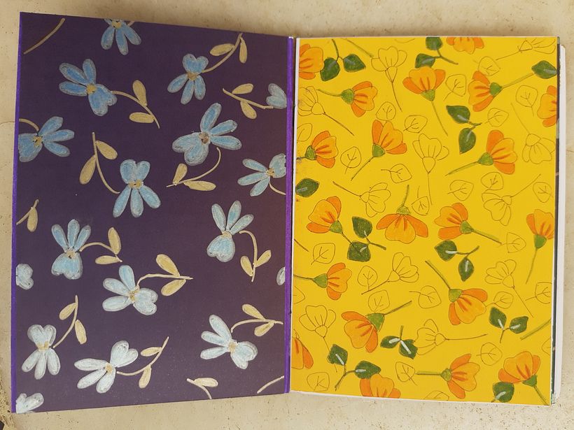 Marcadores sobre papel colorido