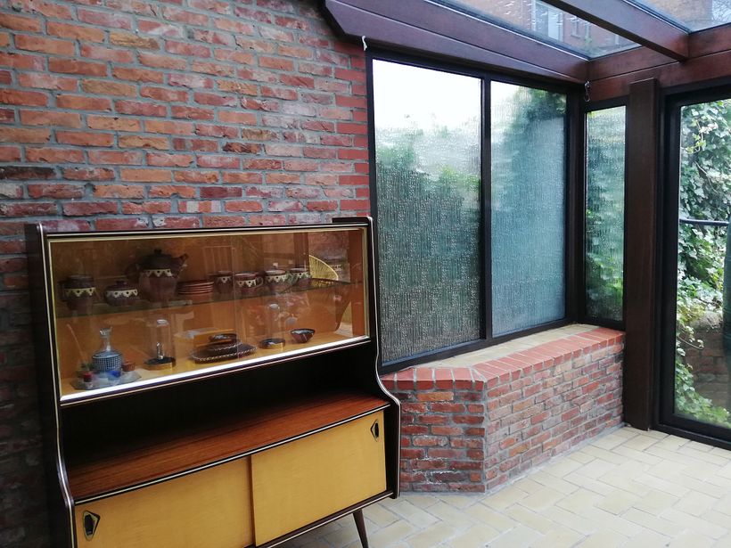 Estado inicial. El muro y ventana no reciben luz directa. La luz que entra a esta zona es desde arriba 15% de luz
