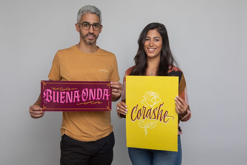 Creadores de Manuele Mancini estudio, Gianina y Gustavo  dan una voz única a los proyectos por medio del lettering. 
