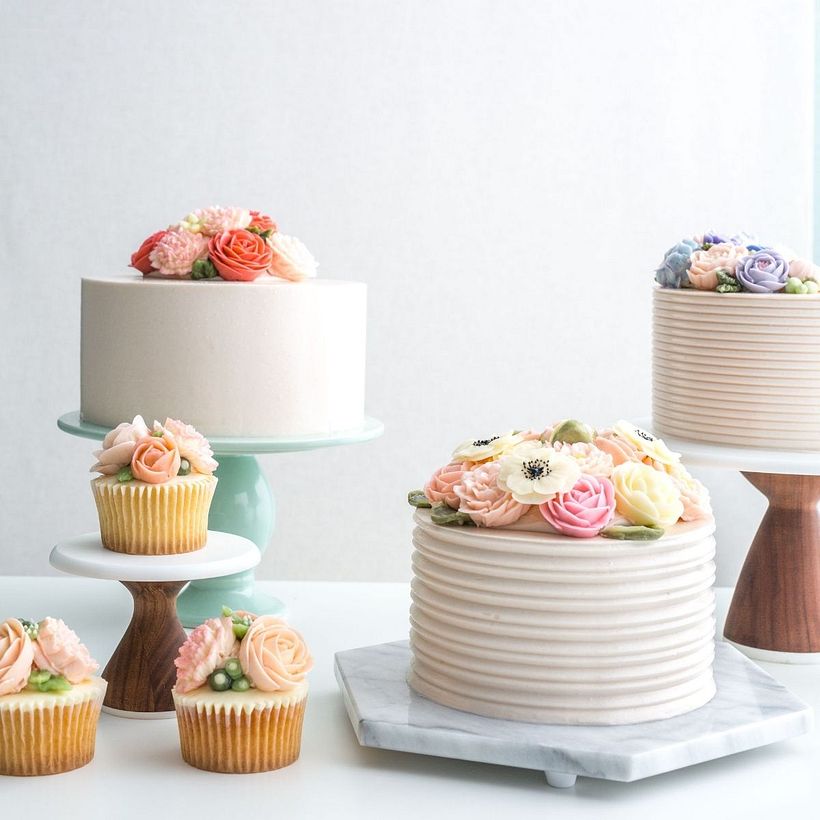 Buttercream Flower Cake & Cupcakes 1