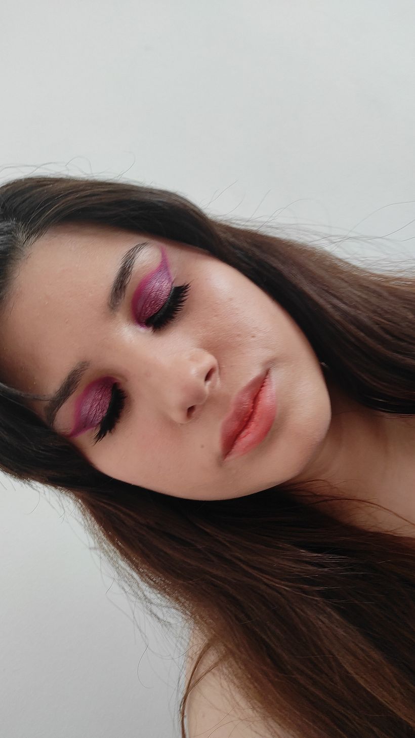 Mi Proyecto del curso: Introducción a las técnicas profesionales de maquillaje 10