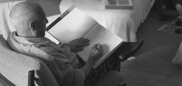 Pablo Picasso escrevendo