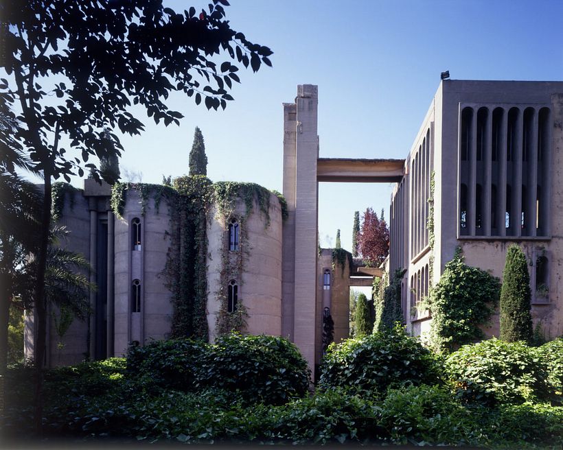 La Fábrica, Barcelona, diseñada por el reconocido arquitecto Ricardo Bofill. Foto de ricardobofill.com.