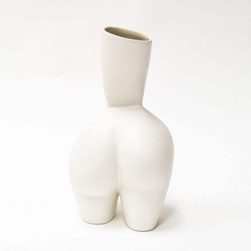 My woman vases hanging out with Cardi B and Lizzo 7