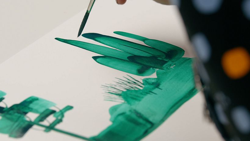 Usa pinceles delgados para marcar detalles y sombras. 