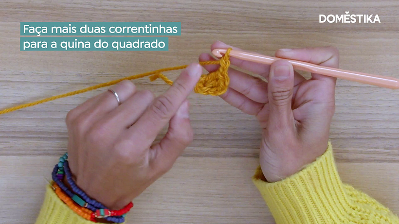 Forme a quina do quadrado com duas correntinhas