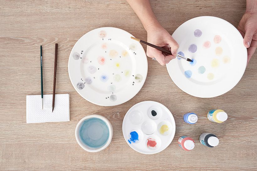 La experta te recomienda tener a mano pinceles de diferentes grosores.