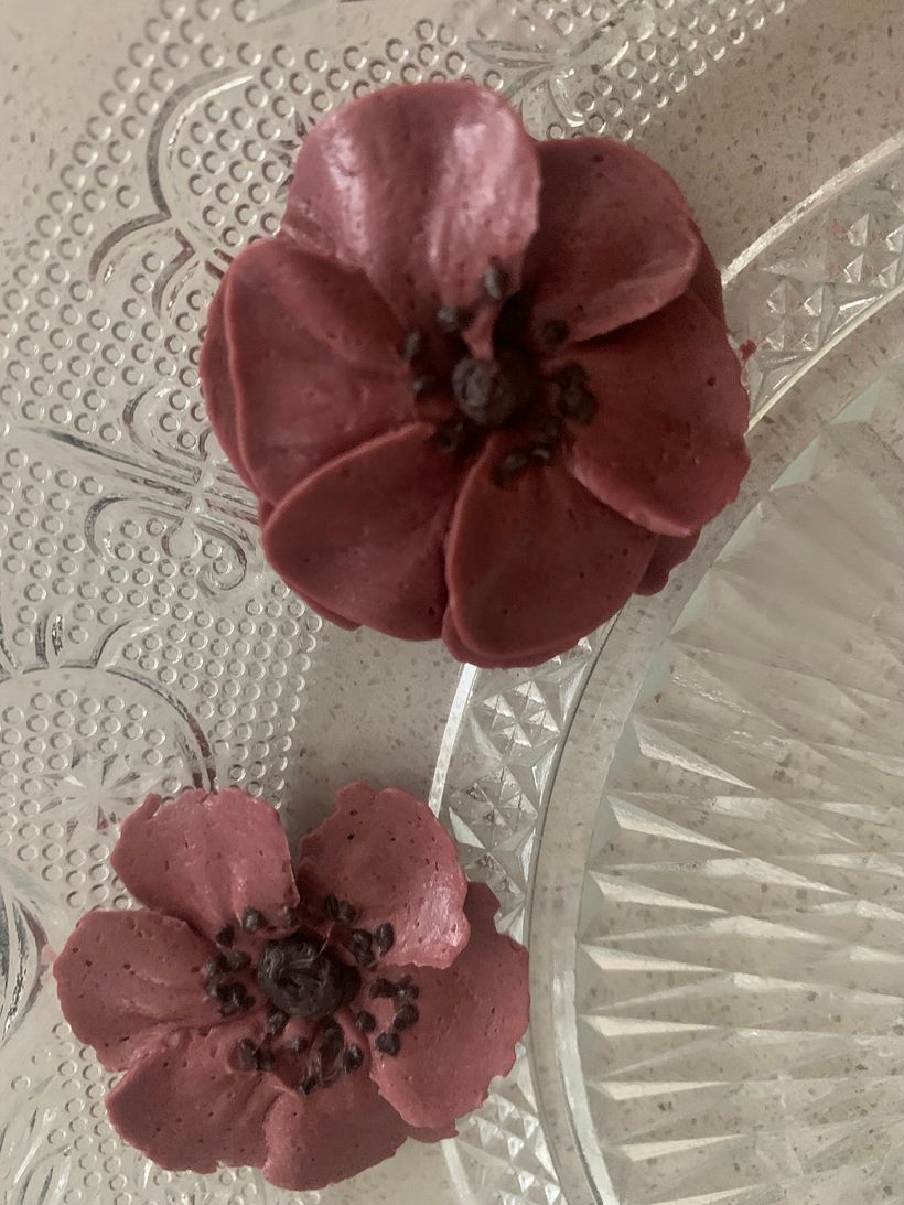 Mi Proyecto del curso: Flores de crema de mantequilla para cake design 4