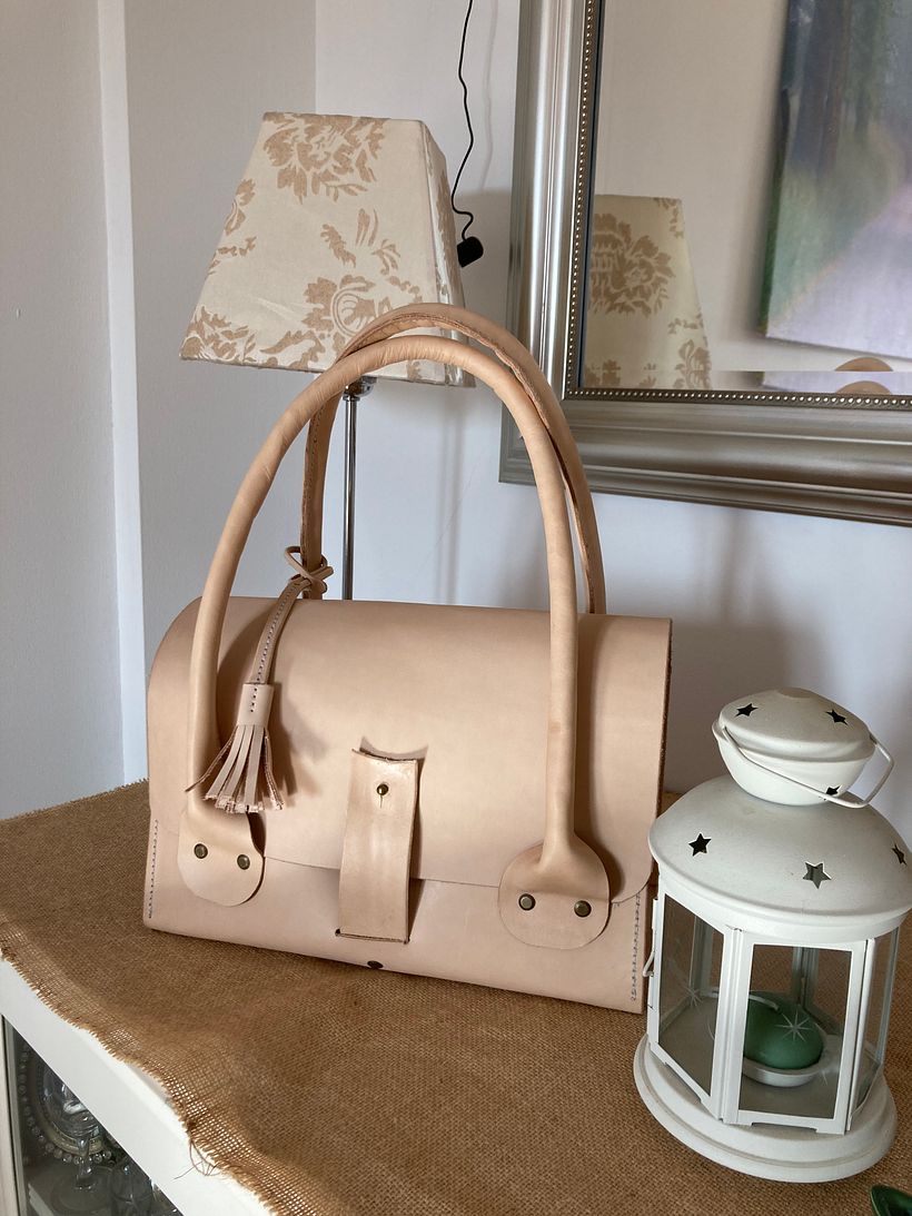 Mi Proyecto del curso: Creación de bolsos de cuero artesanales para principiantes 3