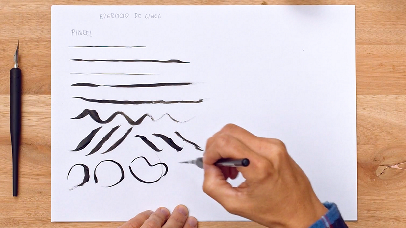 Practica ejercicios con distintas formas usando el pincel y explorando sus posibilidades.