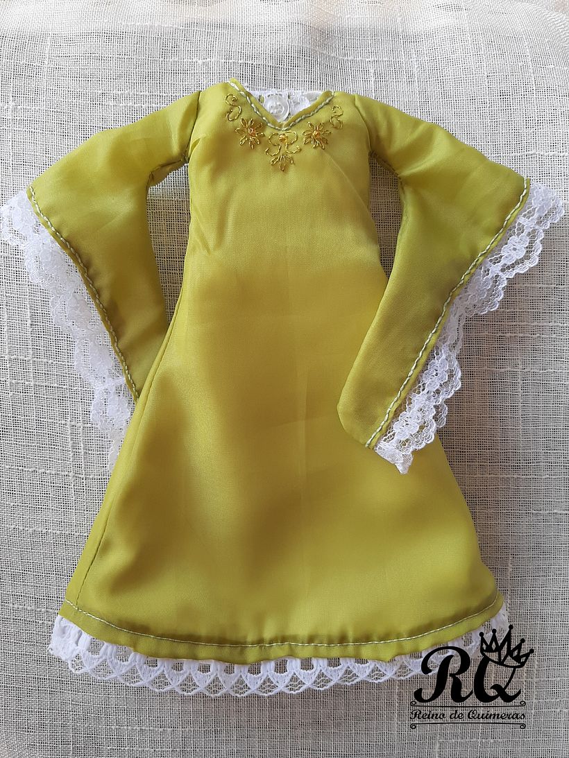 El vestido elfico es muy simple, pero para ser la primera ropa que confecciono quede conforme.